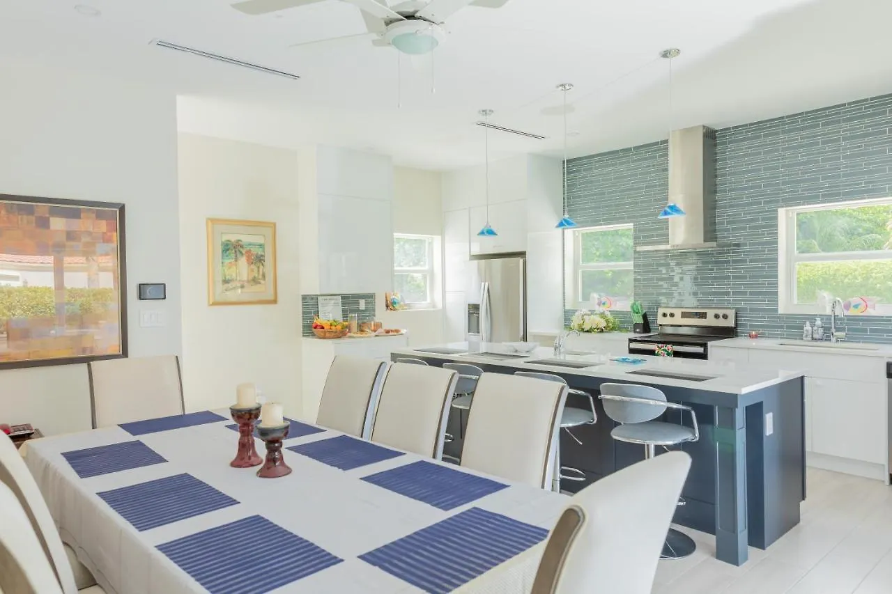 Addison Lee Cayman Villa George Town Cayman Islands