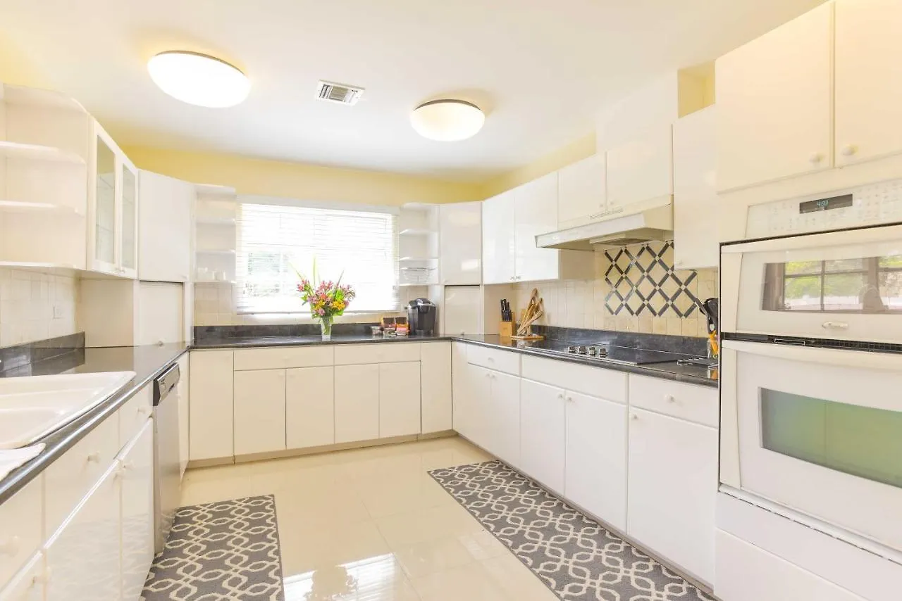 Addison Lee Cayman Villa George Town Guest house